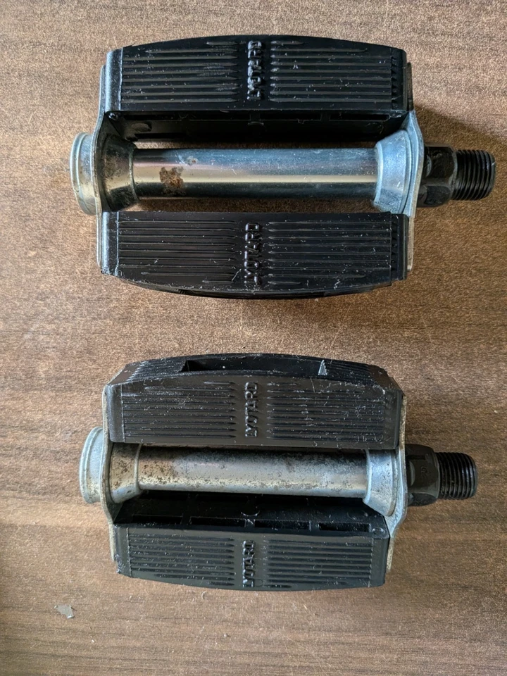 Paire de pédales vélo ancien vintage caoutchouc noir LYOTARD