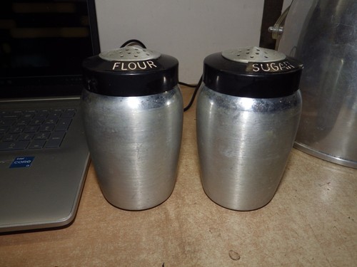 Vintage 1950’s MCM Kromex Spun Aluminum Metal Flour Sugar Shakers Black Bakelite - Picture 2 of 3
