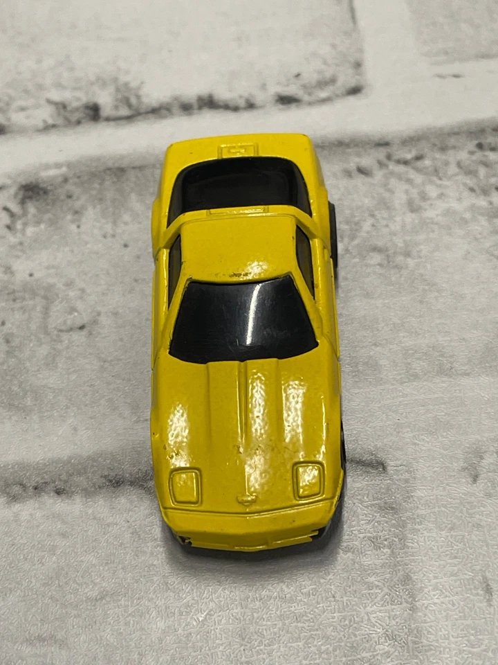 ERTL 复制品 压铸金属 复古 VGC 1983 Corvette 1: 43 比例 黄色玩具车 — 第 2/4 张图片