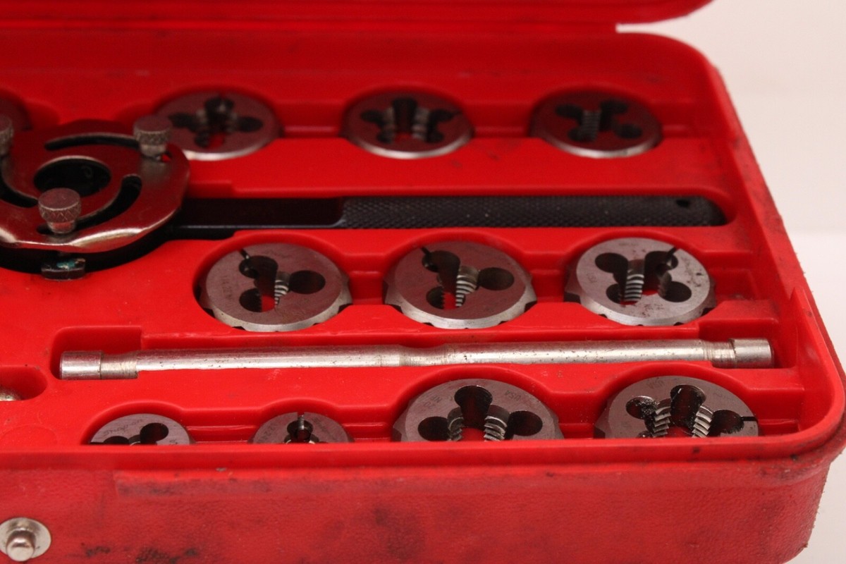 Snap-On Tools TD-2425 Tap & Die Set 41 Pieces SAE Missing Snap-On Tools TD-2425 Tap & Die Set 41 Pieces SAE Missing