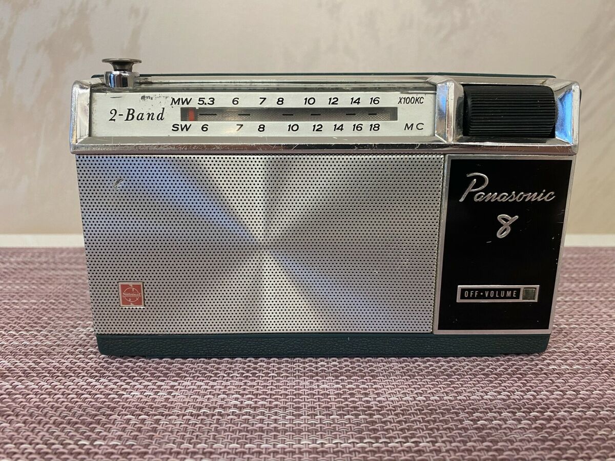 Vintage National Panasonic R-807J 2 Band 8 Transistor Radio Vintage National Panasonic R-807J 2 Band 8 Transistor Radio