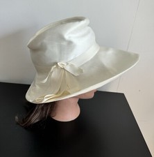 Vintage Lucila Mendez Hat in Ivory Lined in Beige Silk Inner Circumference 22  