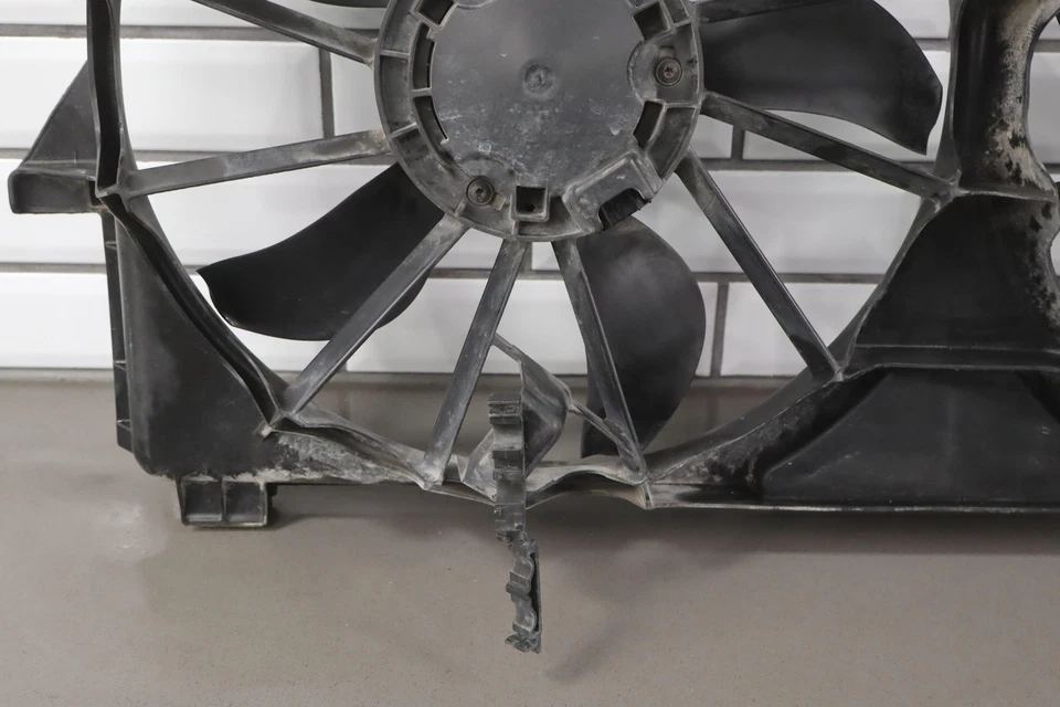 GMC Yukon Denali 2010-2014 ventilador de refrigeración eléctrico con cubierta OEM 6,2 L V8 Foto 4 de 4