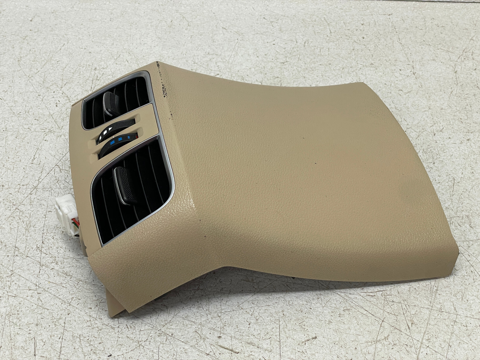 2016-2018 Hyundai Genesis G80 Rear Center Console Air Vent W/trim  