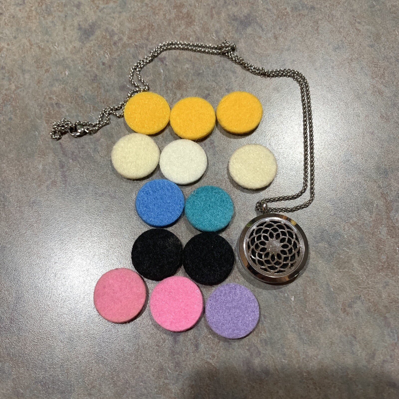 Stainless Steel Sunflower Essential Oil Diffuser Necklace Pendant for Aromatherapy-image