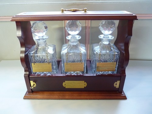 VINTAGE 3 GESCHLIFFENE GLASKARAFFE TANTAL & MESSING BALVENIE ETIKETTEN MIT SCHLOSS & SCHLÜSSEL