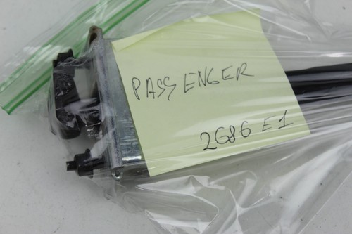GMC Sierra 2014-2019 puerta trasera izquierda o derecha correa de retención tapón OEM - Imagen 3 de 3