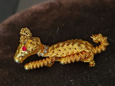 Vintage braided woven gold tone wire derpy stuffed puppy dog brooch