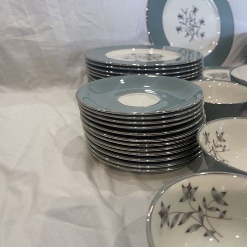 Kingsley by Lenox X-445 40 Piece Dinner Set - Picture 2 of 10