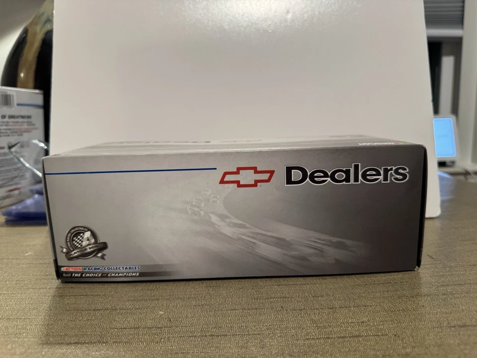 Jeff Gordon #24 杜邦 2009 Impala SS 压铸 1:24 1200 通用代理中 1/1 — 第 3/4 张图片