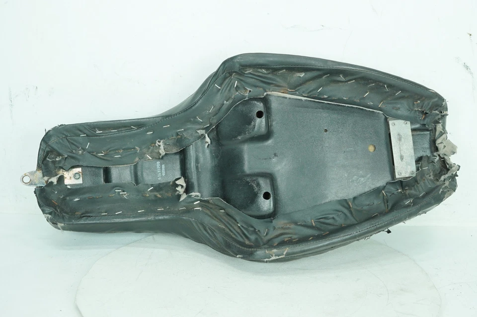 Asiento de conductor Harley Sportster XL1200 C 05 personalizado OEM pasajero asiento rasgado Foto 2 de 4