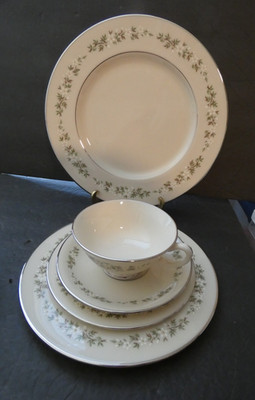 LENOX BROOKDALE 20 PIECE SERVICE 4 PLACE SETTINGS