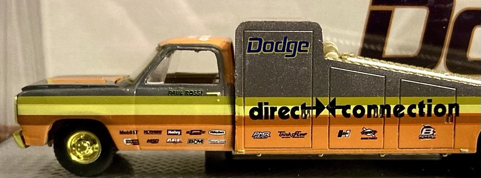 Camión Dodge D300 M2 1974 y Challenger S44 Super Chase 1970 1 de 250 en todo el mundo Foto 2 de 4