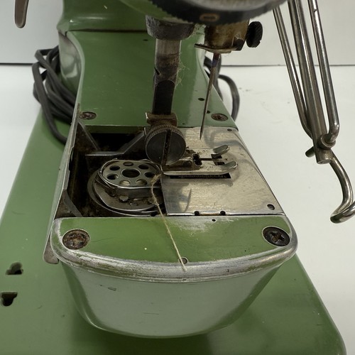 VIntage 1955 Elna Supermatic Sewing Machine Model 722010 UNTESTED - Picture 15 of 20