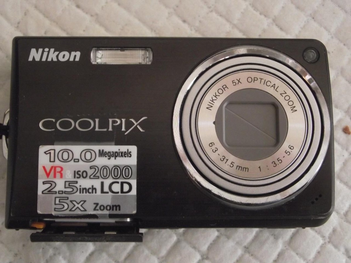 Nikon COOLPIX S550 10.0MP Digital Camera - Graphite black