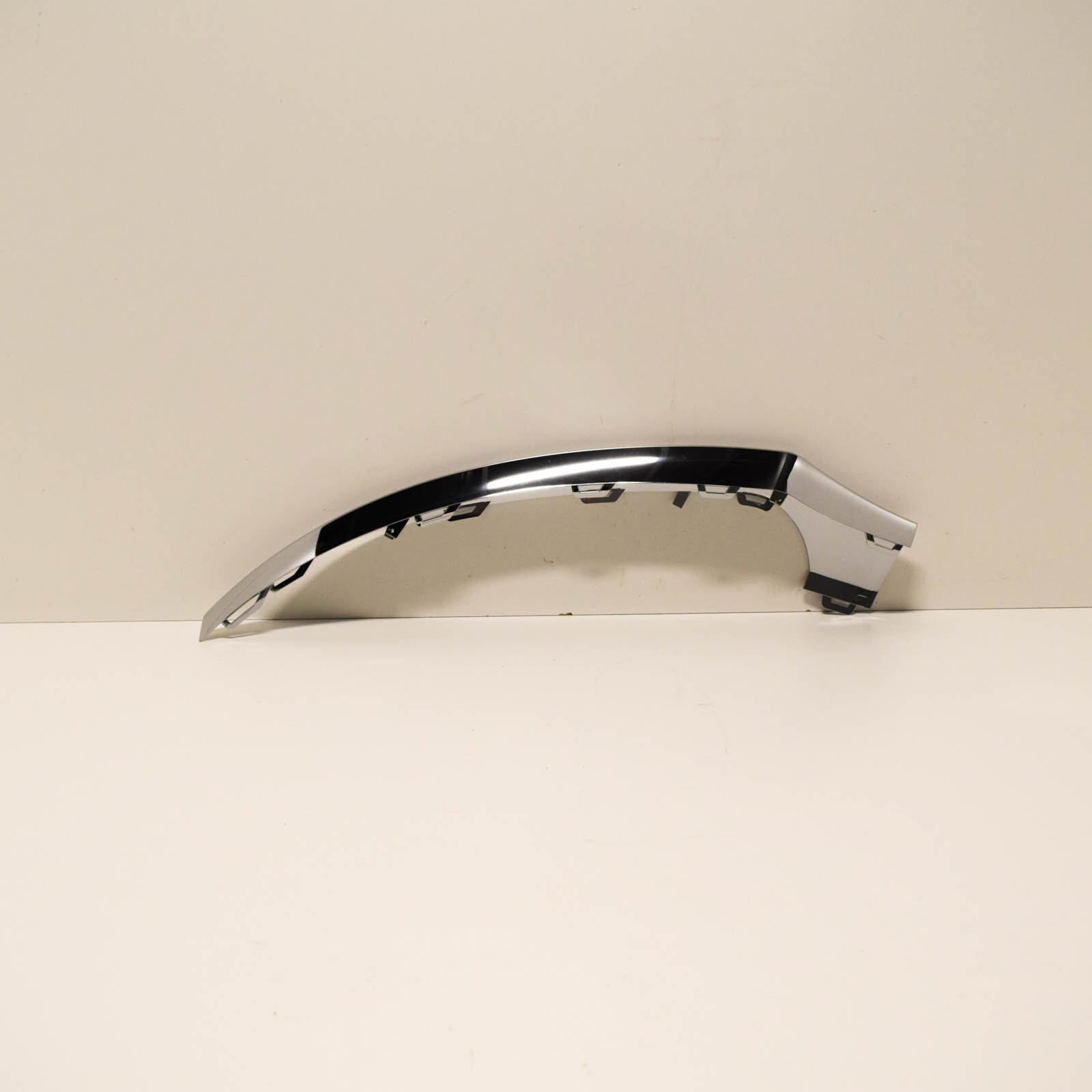Genuine MERCEDES MB CLS W218 AMG Front Bumper Lower Right Chrome 