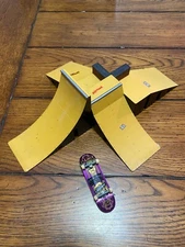 Tech Deck Starter Kit Ramp Set and Board Finger board