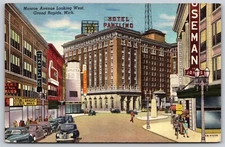 Postcard Monroe Avenue looking West, Grand Rapids Michigan linen Q164