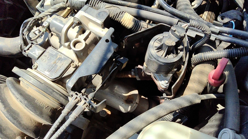 Conjunto completo de válvula de cuerpo de acelerador Buick Park Ave 1999 fabricante original con sensores 3,8 l Foto 2 de 2