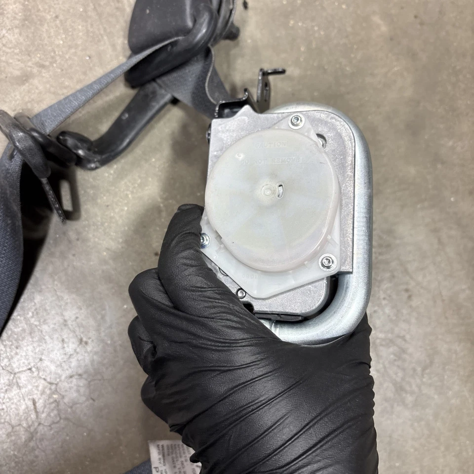 2009–2020 NISSAN 370Z КУПЕ ПЕРЕДНИЙ ПРАВЫЙ ПАССАЖИРСКИЙ РЕМЕНЬ БЕЗОПАСНОСТИ НАТЯЖИТЕЛЬ OEM - Изображение 3 из 4