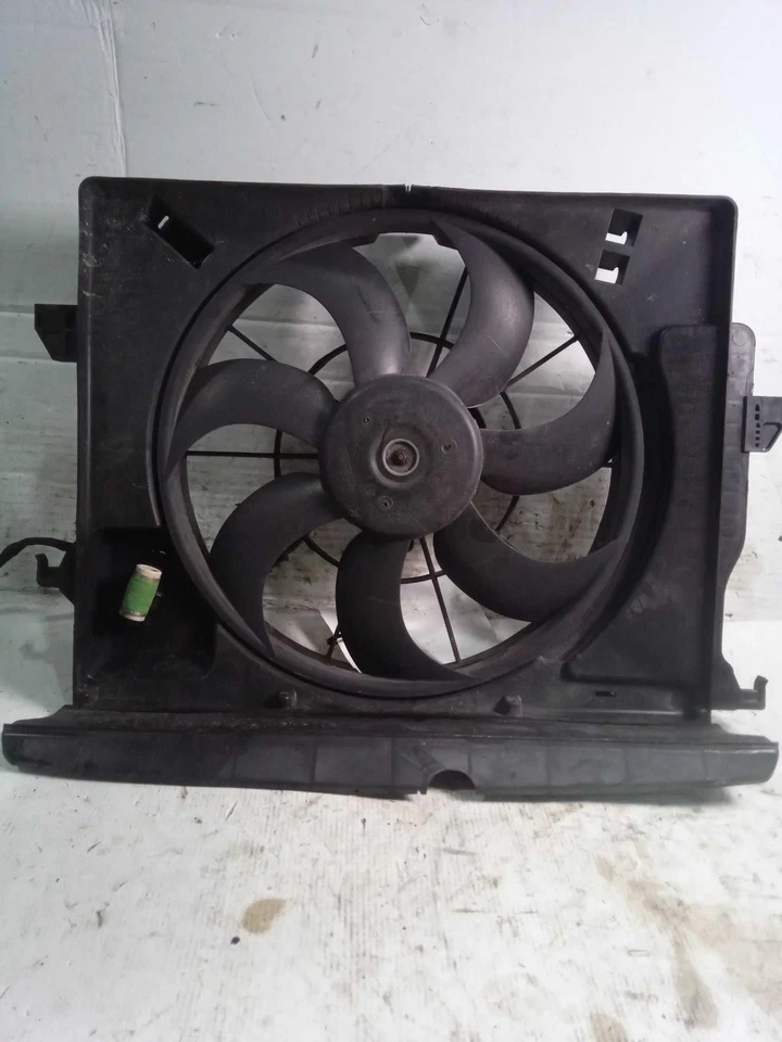 Used Engine Cooling Fan Motor fits: 2016 Hyundai Veloster Fan Assembly w/AC from Foto 2 de 4