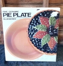 Vintage Covered Blueberry Pie Plate With Ceramic Lid Calder Japan