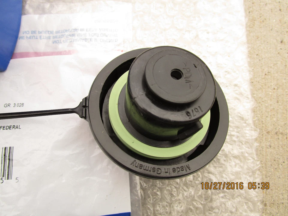 98-05 CHEVY VENTURE BASE LS LT TAPA DE LLENADO DEL TANQUE DE GASOLINA CON CORREA NUEVO Foto 4 de 4