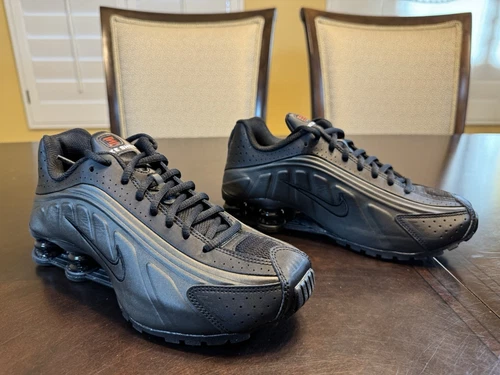 New Nike Shox R4 Triple Black Sneaker Shoes Size US 6