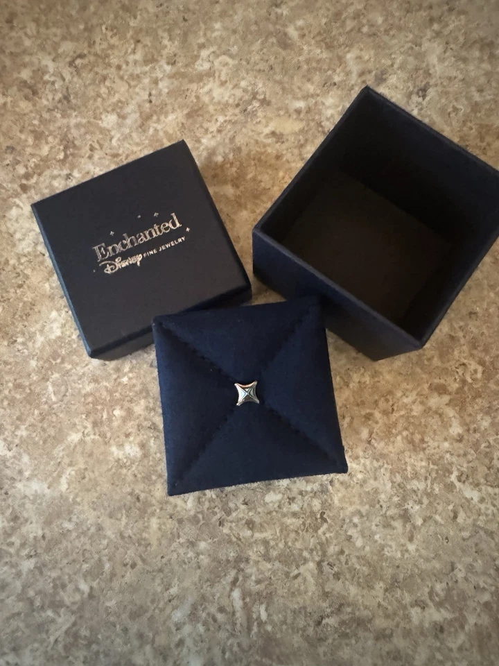 Alianza de boda Zales Enchanted Disney Belle de oro blanco y rosa de 14 k Foto 2 de 3