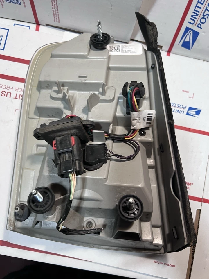 Conjunto de luz trasera derecha de fábrica para Chrysler 300 13-14 #68154602AC Foto 4 de 4