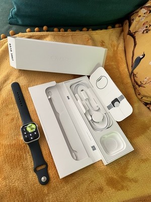 Apple Watch Series 9 GPS Cellular 45mm Midnight Sport Band MRMD3QF/A
