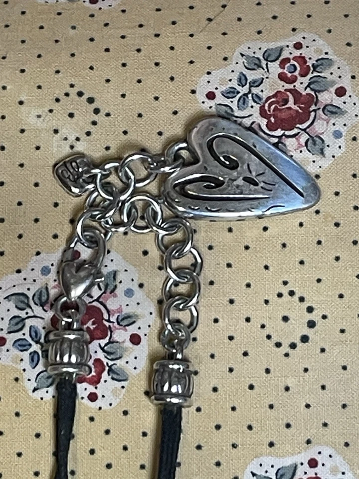 "Collar Brighton Brasileño Cordón Negro Triple Hila Plata Dijes Corazón 18"" Ajustable" Foto 4 de 4