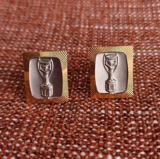 Zwei Manschettenknöpfe Fussball Coupe Jules Rimet