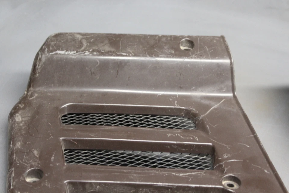 1983 Suzuki GS1100GK TAMPA CAPUZ DE VENTILAÇÃO ACABAMENTO DE PERSIANA MARROM 94445-49400 - Imagem 3 de 4