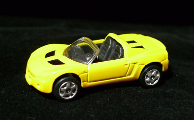 Maisto Die Cast Toy Car ~ Yellow Opel Speedster ~ 1/64