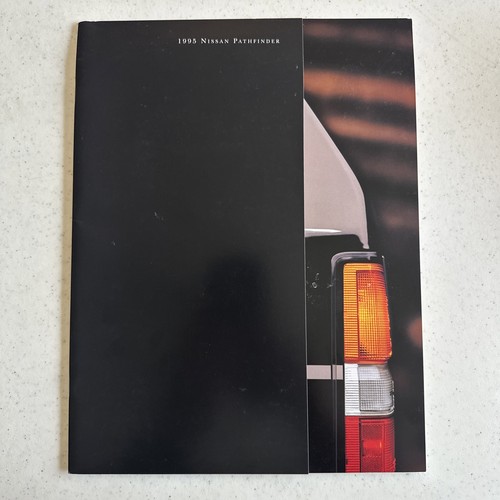 1995 Nissan Pathfinder 24-page Original Car Sales Brochure Catalog
