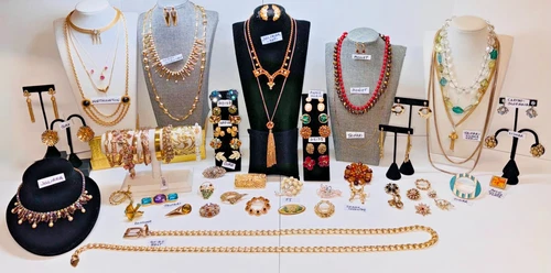 HUGE HIGH END ALL GOLD TONE VINTAGE JEWELRY LOT-75 PC-JULIANA-TRIFARI-MONET-CORO