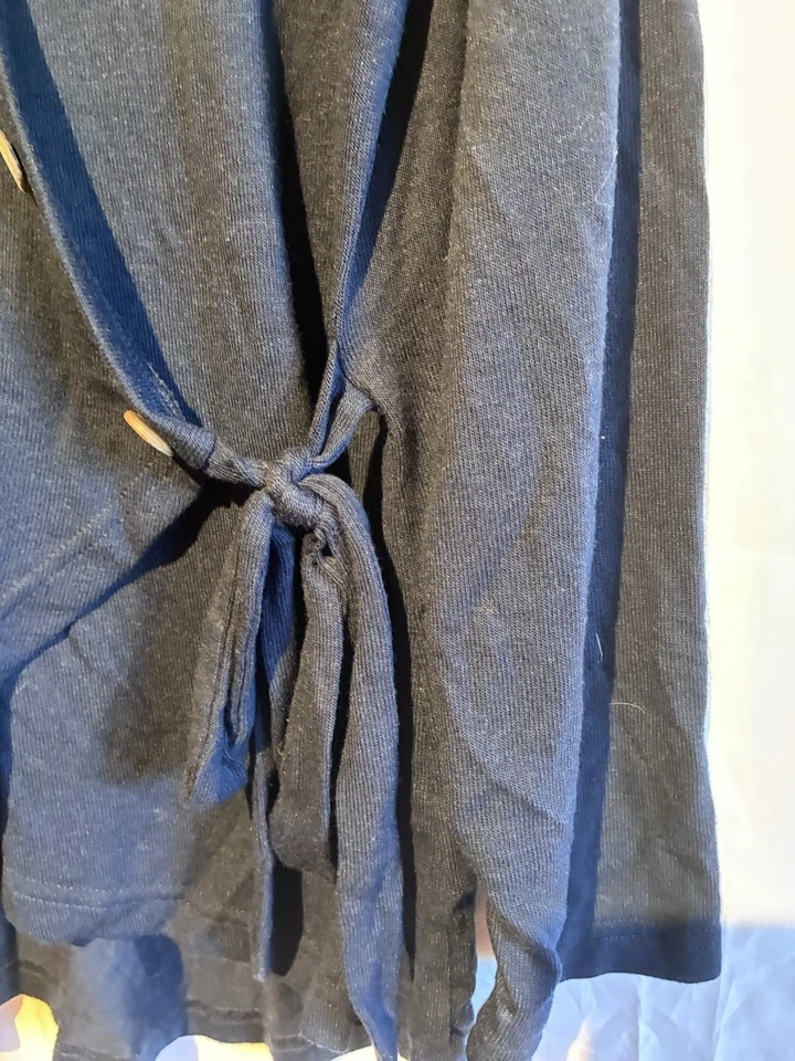 Blusa túnica Suzanne Betro 1X azul marino envolvente con botones asimétricos dobladillo Foto 2 de 4