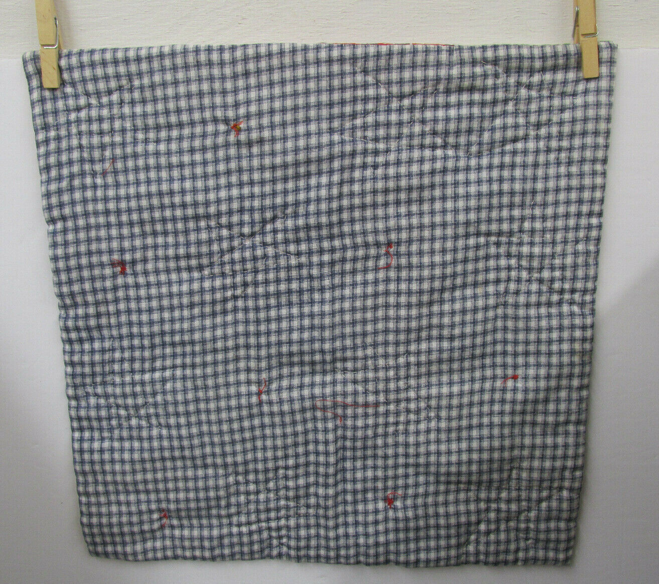 2 SMALL BUTTON / QUILTS LOVERS HANDMADE HOURS OF FUN IN GRANDMOTHERS BUTTON BOX