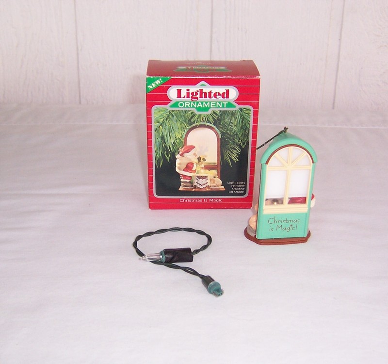 VINTAGE HALLMARK KEEPSAKE LIGHTED CHRISTMAS IS MAGIC ORNAMENT 1988 IN BOX
