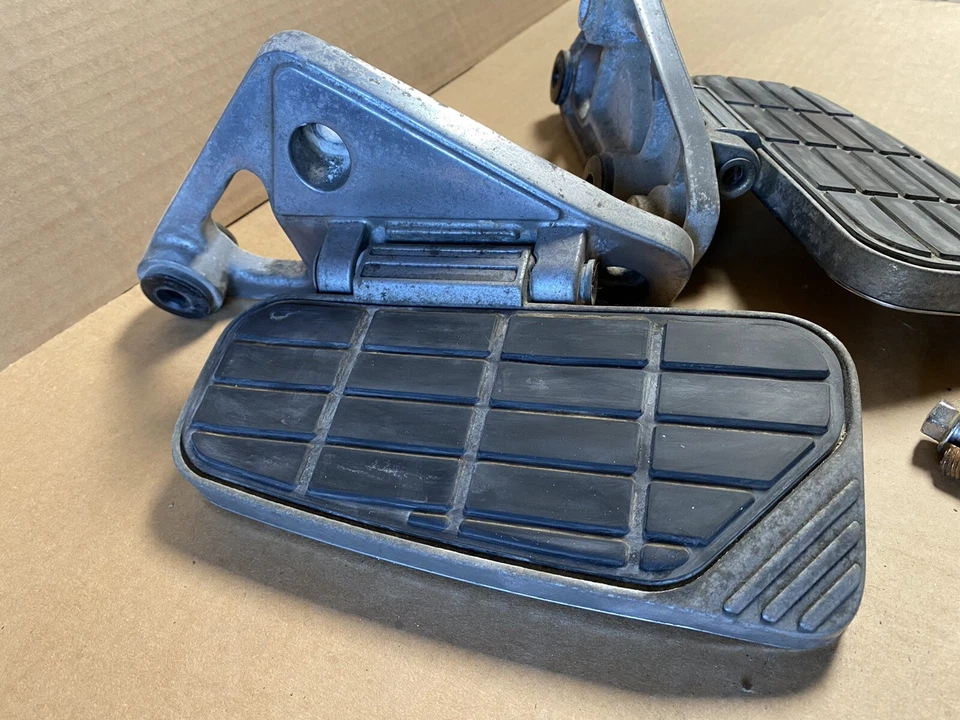 Juego de estribos traseros izquierda derecha 93 Kawasaki ZG1200 Voyager XII OEM -82 Foto 2 de 4