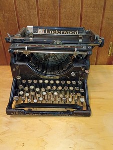 Underwood Vintage Manual Desktop Typewriter for PARTS