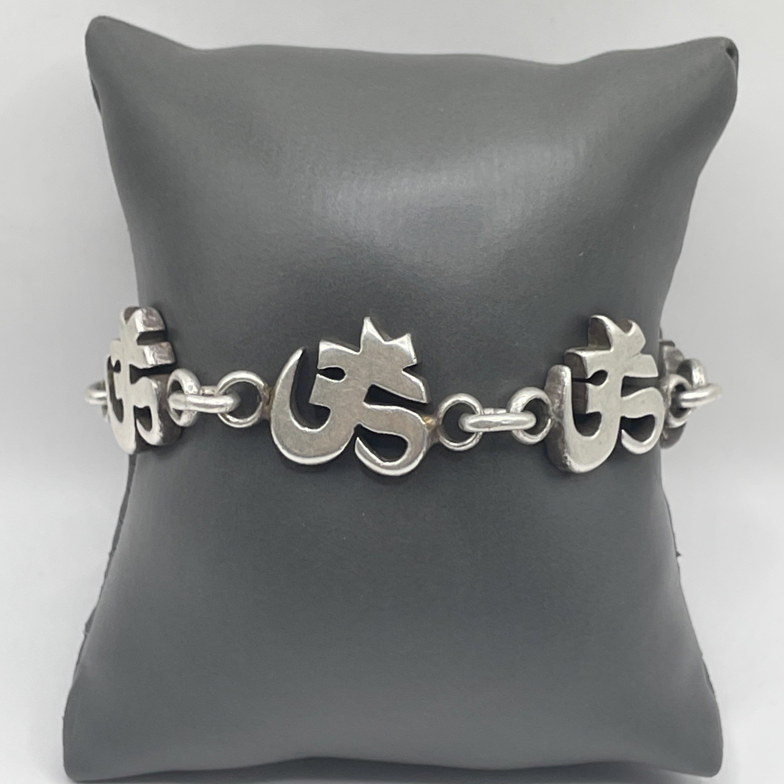 Om Design Solid Sterling Silver Bracelet 8in (38.… - image 2