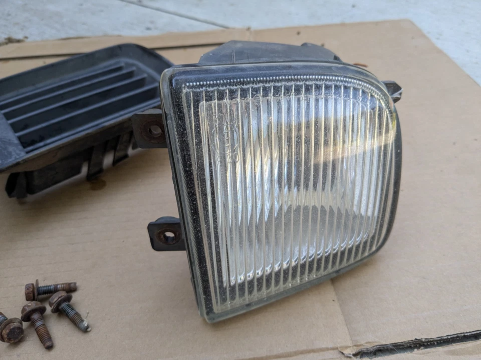 99-04 Nissan Pathfinder lâmpada de farol de neblina passageiro e motorista original do fabricante - Imagem 3 de 4