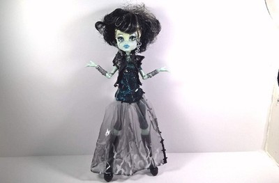 MONSTER HIGH DOLL FRANKIE STEIN GHOULS RULE FIR1ST WAVE 11 INCH DOLL PRETTY DOLL