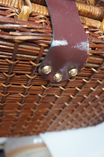 VINTAGE EMPTY PICNIC/STORAGE BASKET - Picture 4 of 4
