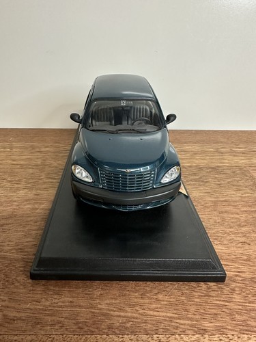 Maisto 1/18 Scale Chrysler PT Cruiser Diecast Model - Picture 12 of 24