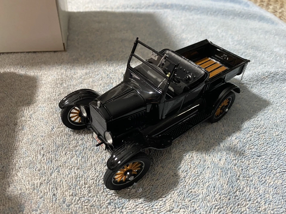 Camioneta pickup Danbury Mint 1925 Ford Modelo T Runabout Diecast escala 1:24 Foto 3 de 4