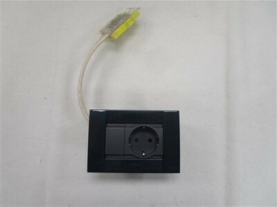 VIMAR OUTLET WITH BEZEL AND MOLEX QUICK CONNECT 20 AMP 300 VAC MARINE BOAT