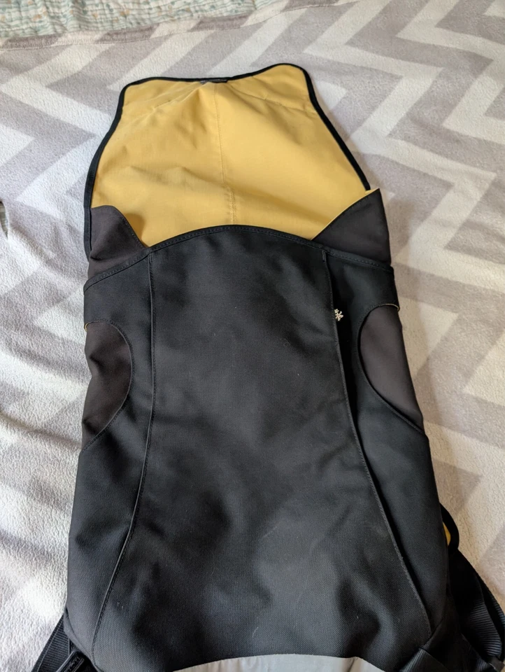 Mochila Crumpler The Mahoubar Negra Grande Ripstop Nylon Foto 2 de 4